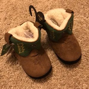 Adorable John Deere slippers NWT Toddler Boy